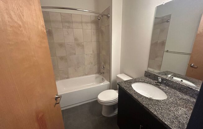 Studio, 1 bath, 409 sqft, $1,050, Unit 305