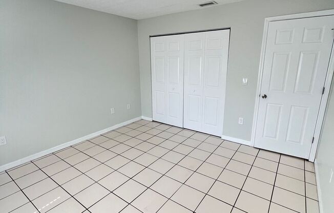 2/2 In Charming Laurel Park. Move in with a 1/2-month Deposit!