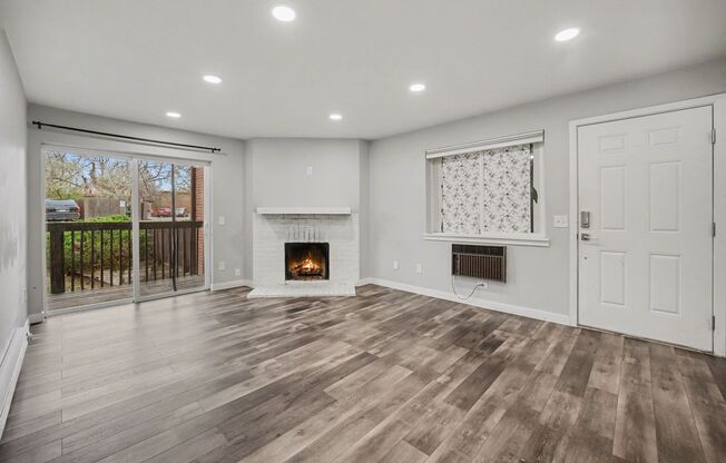 Spacious 1 Bed 1 Bath in the heart of Aurora! LEASING SPECIAL!!