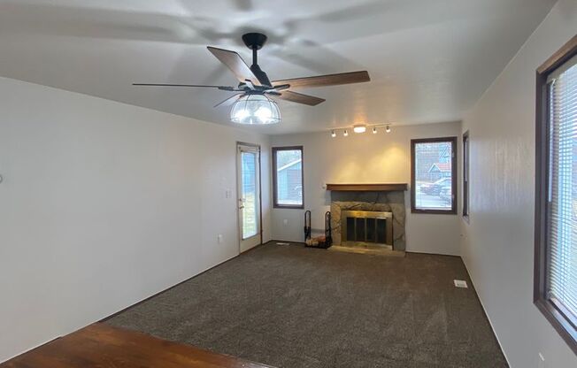 Well maintained (1) bedroom, (1) bathroom ground level unit in Independence Park!