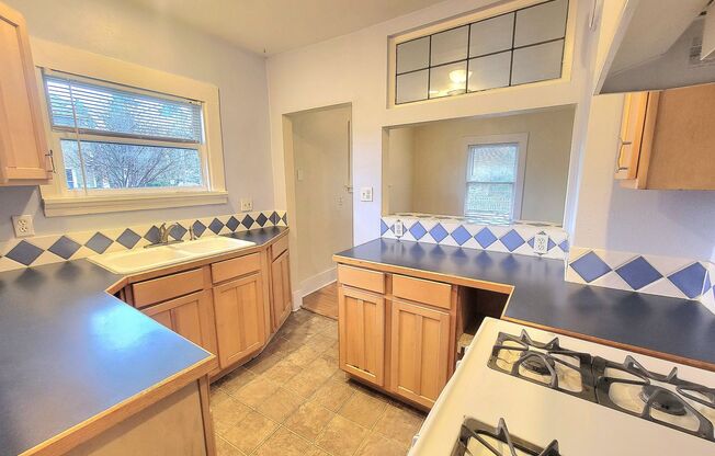 Cozy 1 Bed, 1 Bath Home in Desirable SE Portland