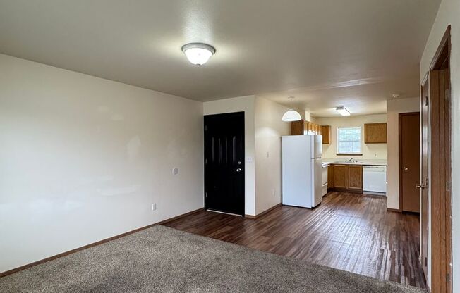 2 beds, 1 bath, $1,198, Unit 115