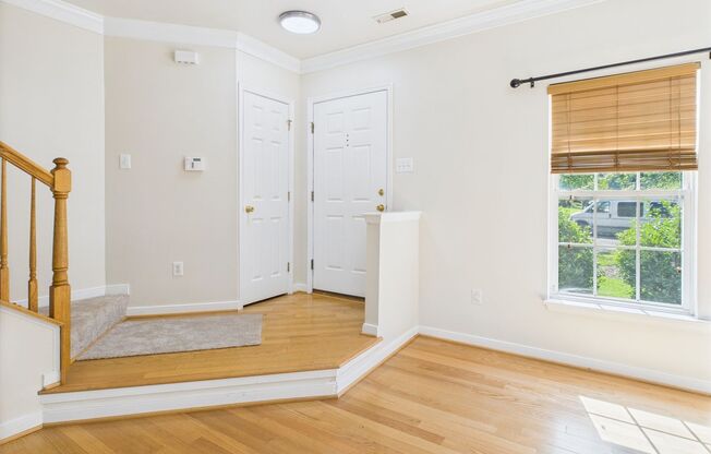 Bright End Unit 3 Bed 2.5 Bath Townhome in Glen Allen Available NOW!!!