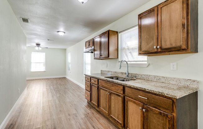 (PENDING) 3 Bed 2 Bath House for Rent in Dallas!