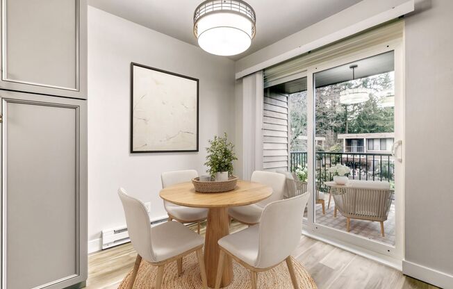 2 beds, 1 bath, 900 sqft, $2,100, Unit Apt. 216