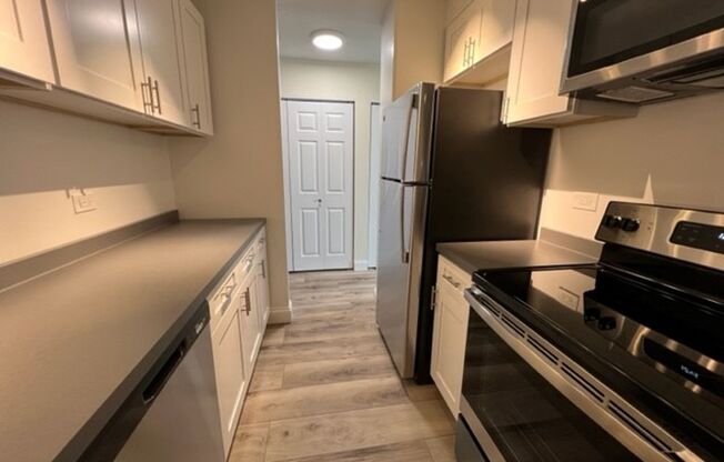 2 beds, 1 bath, 1,100 sqft, $1,995, Unit 0701