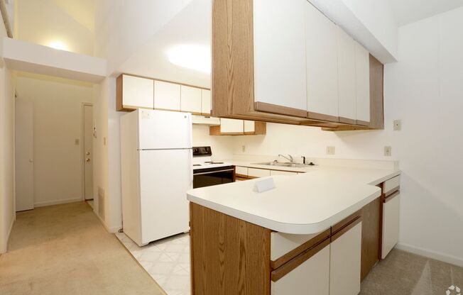 1 bed, 1 bath, 653 sqft, $1,010, Unit K-10