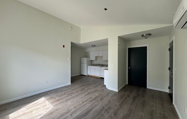 1 bed, 1 bath, 605 sqft, $1,300, Unit 310