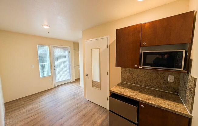 Studio, 1 bath, 154 sqft, $1,195, Unit 260