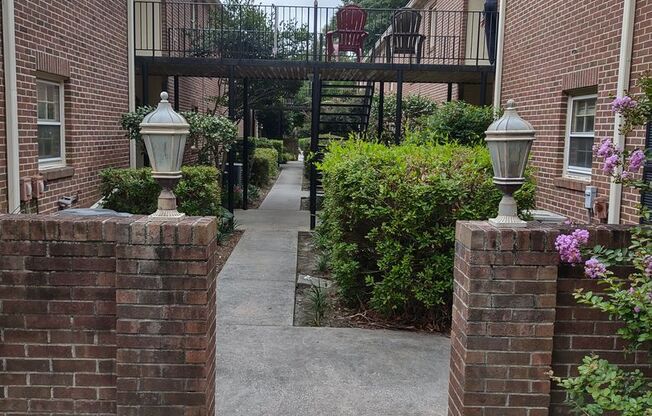 Lovely Two Bedroom/Two Bath Condo - THREE MINUTES AWAY FROM FORT JACKSON!