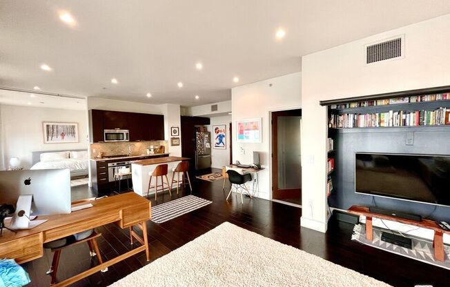 2 beds, 2 baths, 860 sqft, $2,750, Unit 614