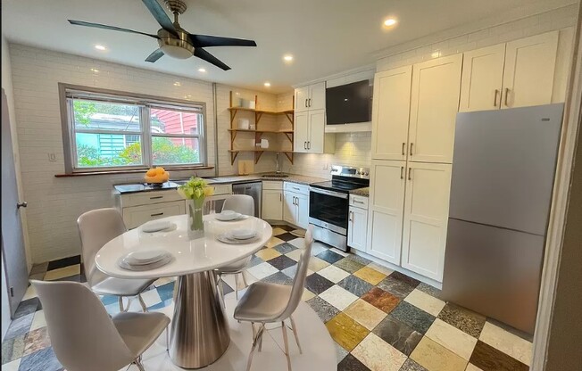 152 N 8 ST