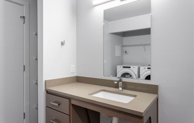 1 bed, 1 bath, 559 sqft, $1,435, Unit 145