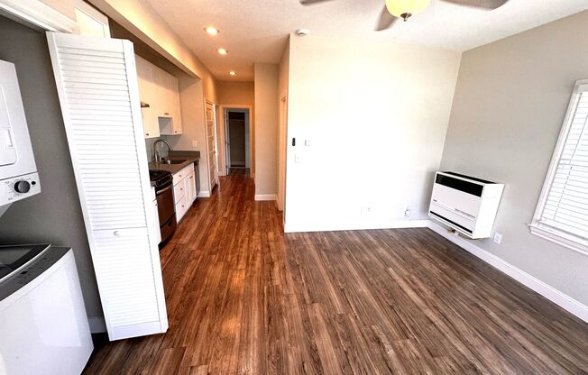 2 beds, 1 bath, 900 sqft, $2,595