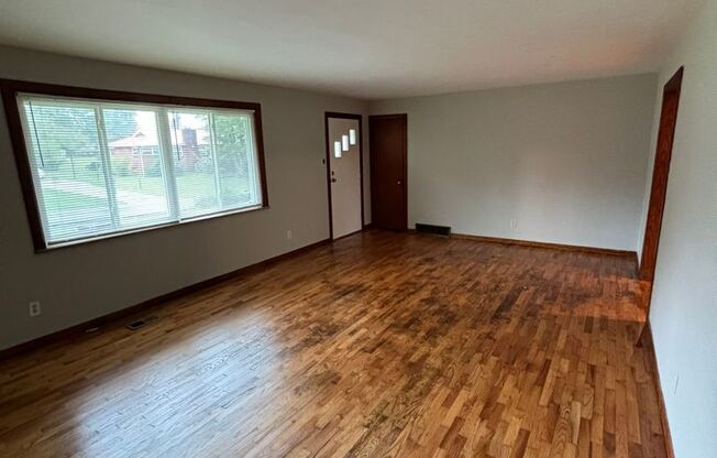 3 beds, 1 bath, $2,000