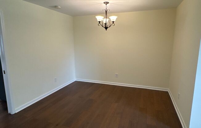 Spacious 3-Bedroom Townhome in the Heart of Bellevue – Water, Sewer & Trash Included!