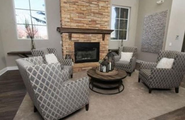 Clubhouse Seating and FIreplace Apt rentals in Elk Grove l Siena Villas