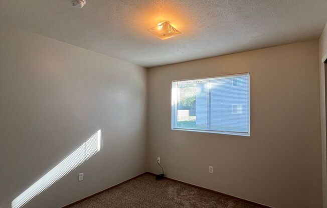 2 beds, 1 bath, $1,100, Unit #2