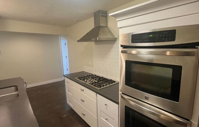 2 beds, 1 bath, $2,000