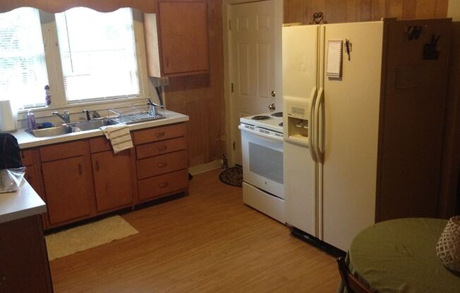 2 beds, 1 bath, $1,530, Unit 3