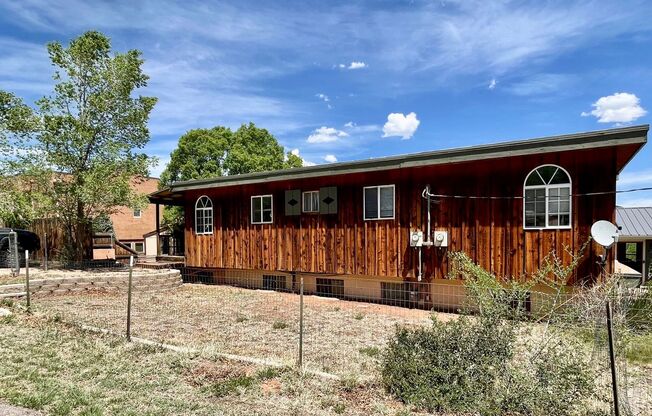Manitou Springs 2 bedroom / 1 bath Available NOW