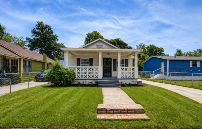 Modern Prime Location Near Park Circle