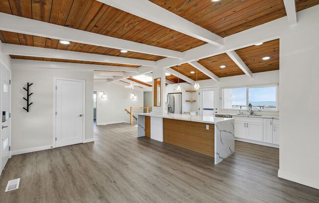 Modern 4-Bedroom Crestmoor Home with Expansive Views