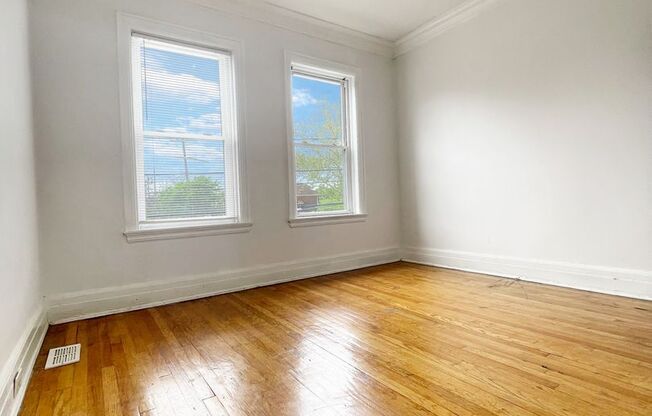 3 beds, 1.5 baths, 925 sqft, $1,600, Unit #4
