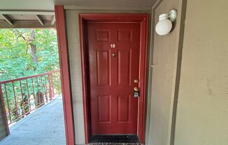 2 Bedroom SW Portland Ground Level Apartment with Garbage Included!