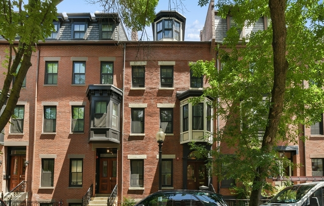 209 W SPRINGFIELD