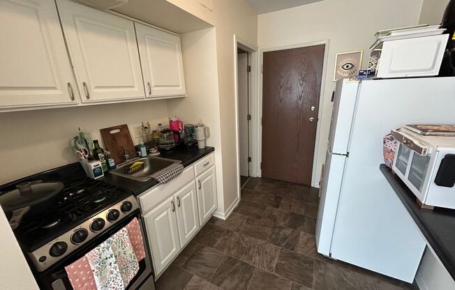 Studio, 1 bath, $750, Unit 213