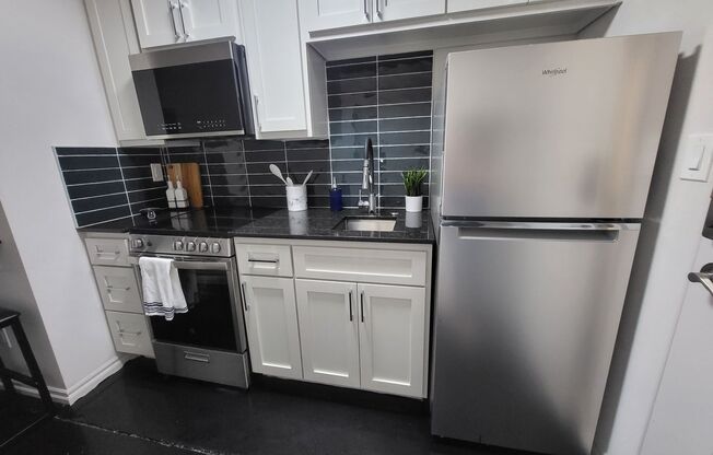 1 bed, 1 bath, 200 sqft, $750, Unit 33