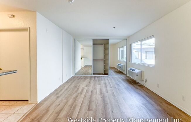 Studio, 1 bath, 350 sqft, $1,785, Unit 304