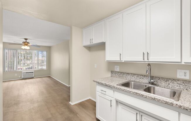 2 beds, 1 bath, 800 sqft, $2,150, Unit 01