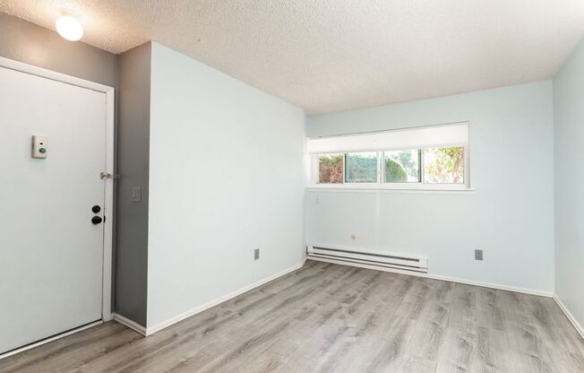 Modern 1-Bedroom Condo in Cottonwood Villas!!!