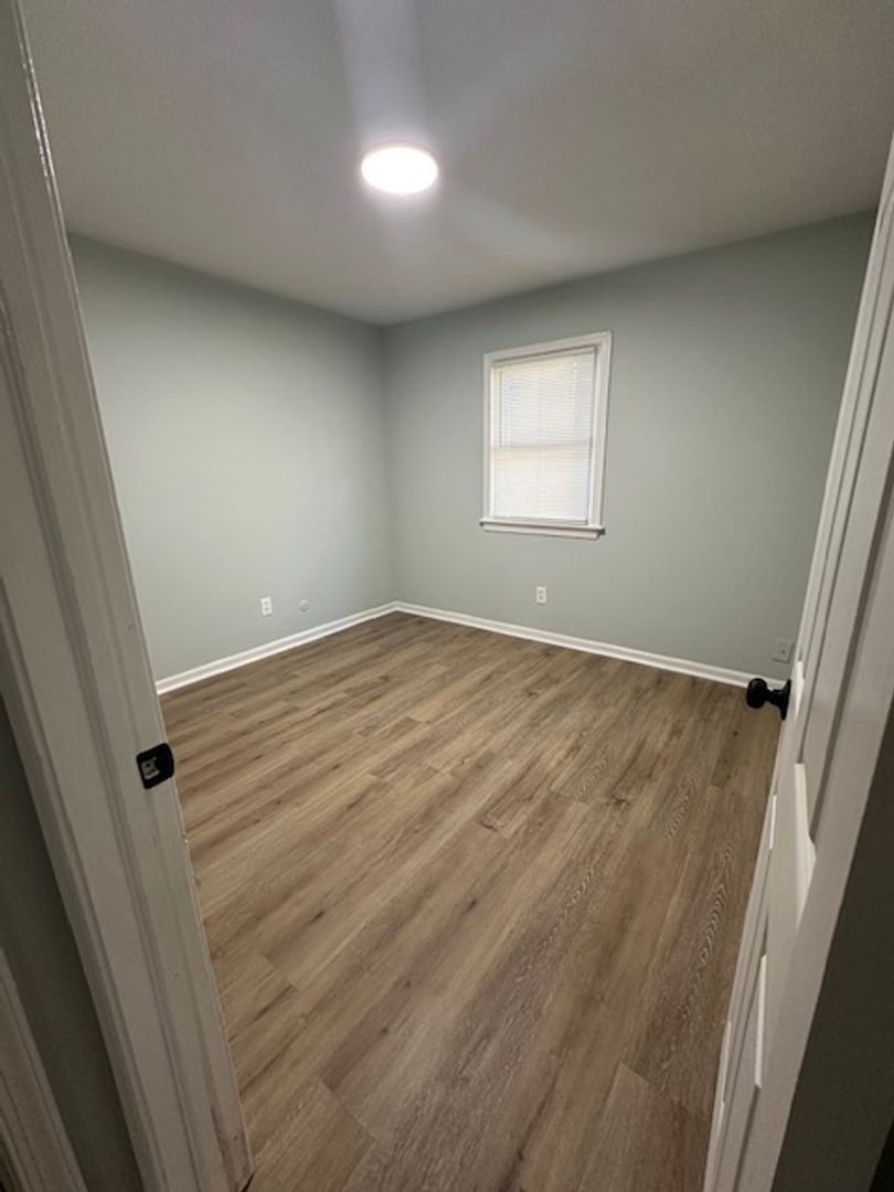 2 beds, 1 bath, 800 sqft, $1,175, Unit E1