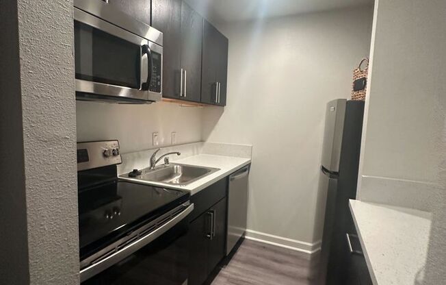 Studio, 1 bath, 475 sqft, $999, Unit 102