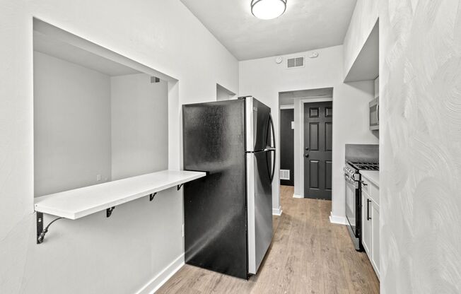 1 bed, 1 bath, 800 sqft, $1,049, Unit 5554 Avondale Pl Unit #4