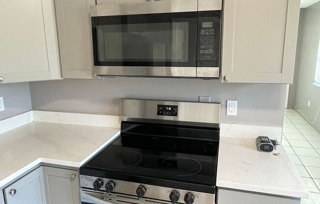 Now Leasing: Spacious 2-bedroom / 1-bath Apartment with a Newly Renovated Kitchen with Brand New Stainless Steel Appliances