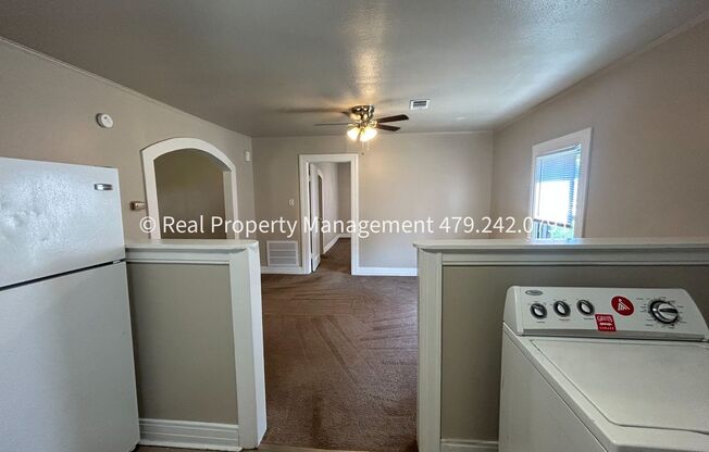 2 beds, 1 bath, $900