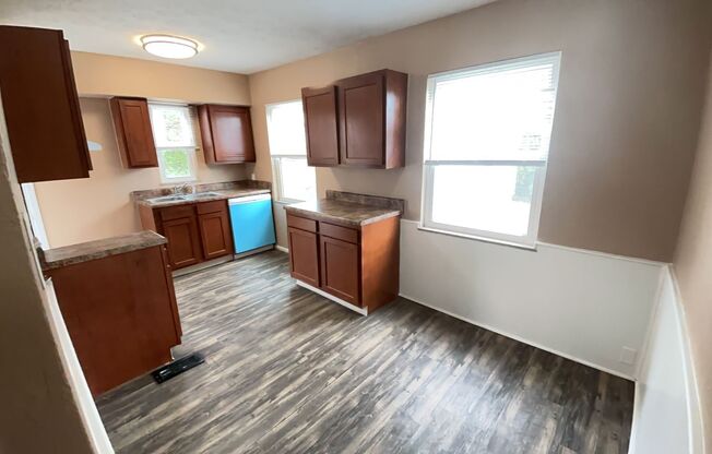 3 beds, 1 bath, $1,075