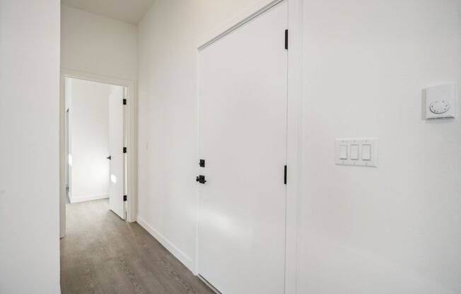 1 bed, 1 bath, 420 sqft, $1,525, Unit 15