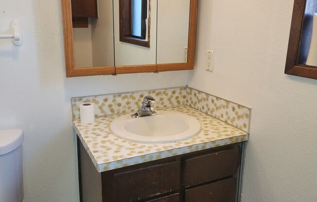 2 beds, 1.5 baths, 1,020 sqft, $1,300, Unit #E