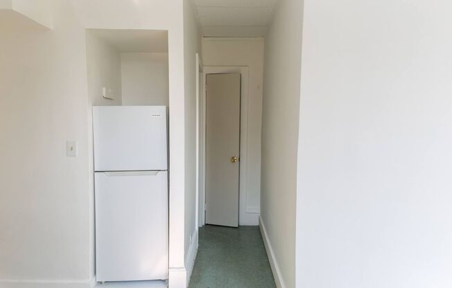 2 beds, 1 bath, $1,075, Unit #2