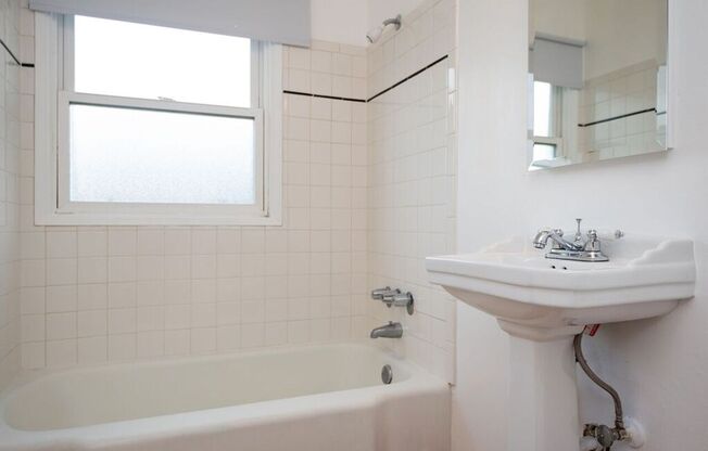 3 beds, 1 bath, 1,000 sqft, $2,199, Unit 3020-01