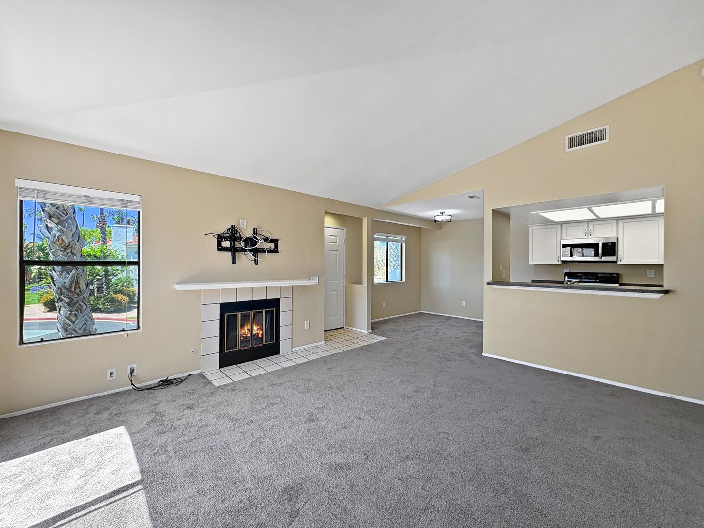 Spacious 2BR/2BA San Diego Condo Featuring In-Unit Washer/Dryer, Balcony & Reserved Parking!