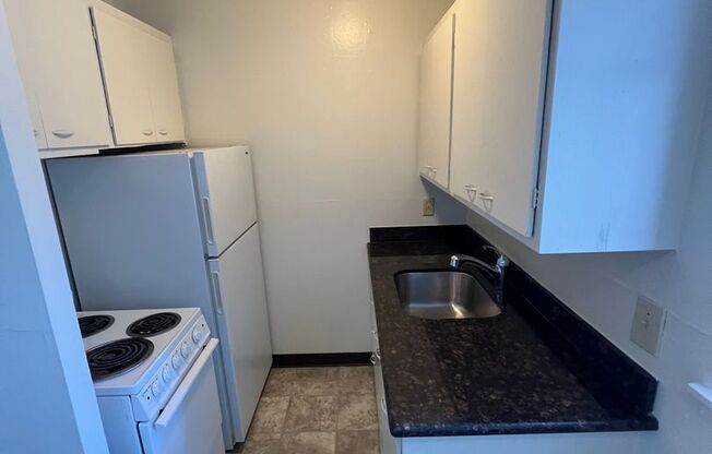 Spacious Remodeled 1 Bedroom conveniently located off of Telegraph Ave.
