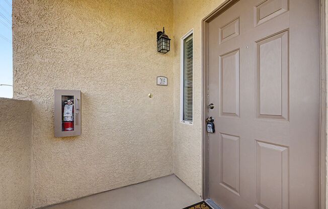 2 BEDROOM CONDO WITH MOUNTAIN VIEWS!