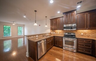 2360 LOGAN CIR NE