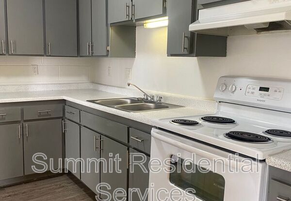 2230 E FT LOWELL RD